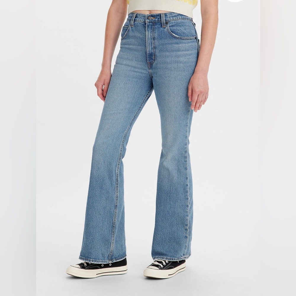 Levi’s women’s 70’s flare jeans size 25 light wash